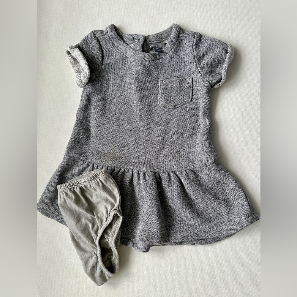 Baby Gap girl’s gray drop waist pocket dress and bloomer.  Size 18-24M.